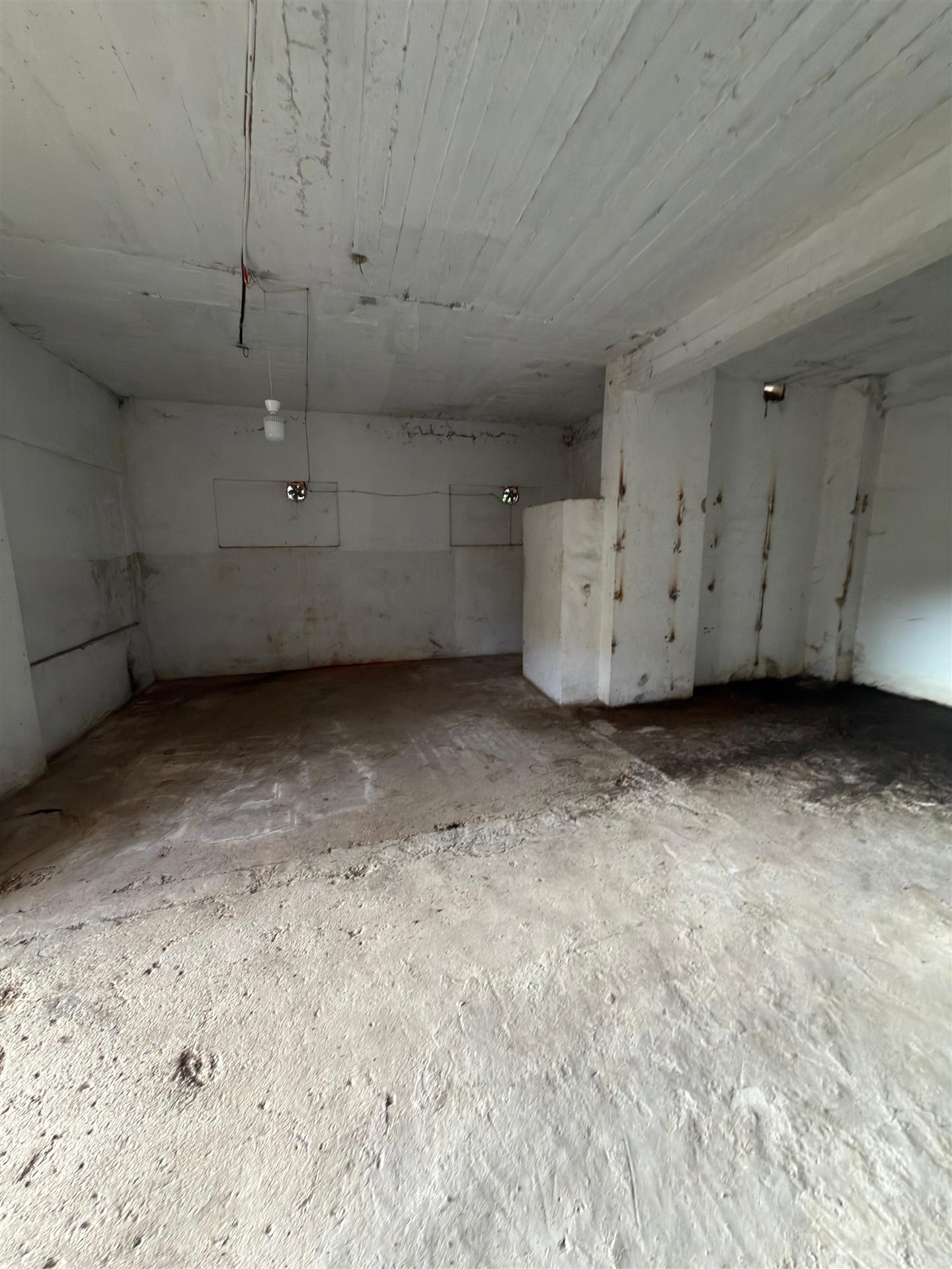WAREHOUSE  in Jeita