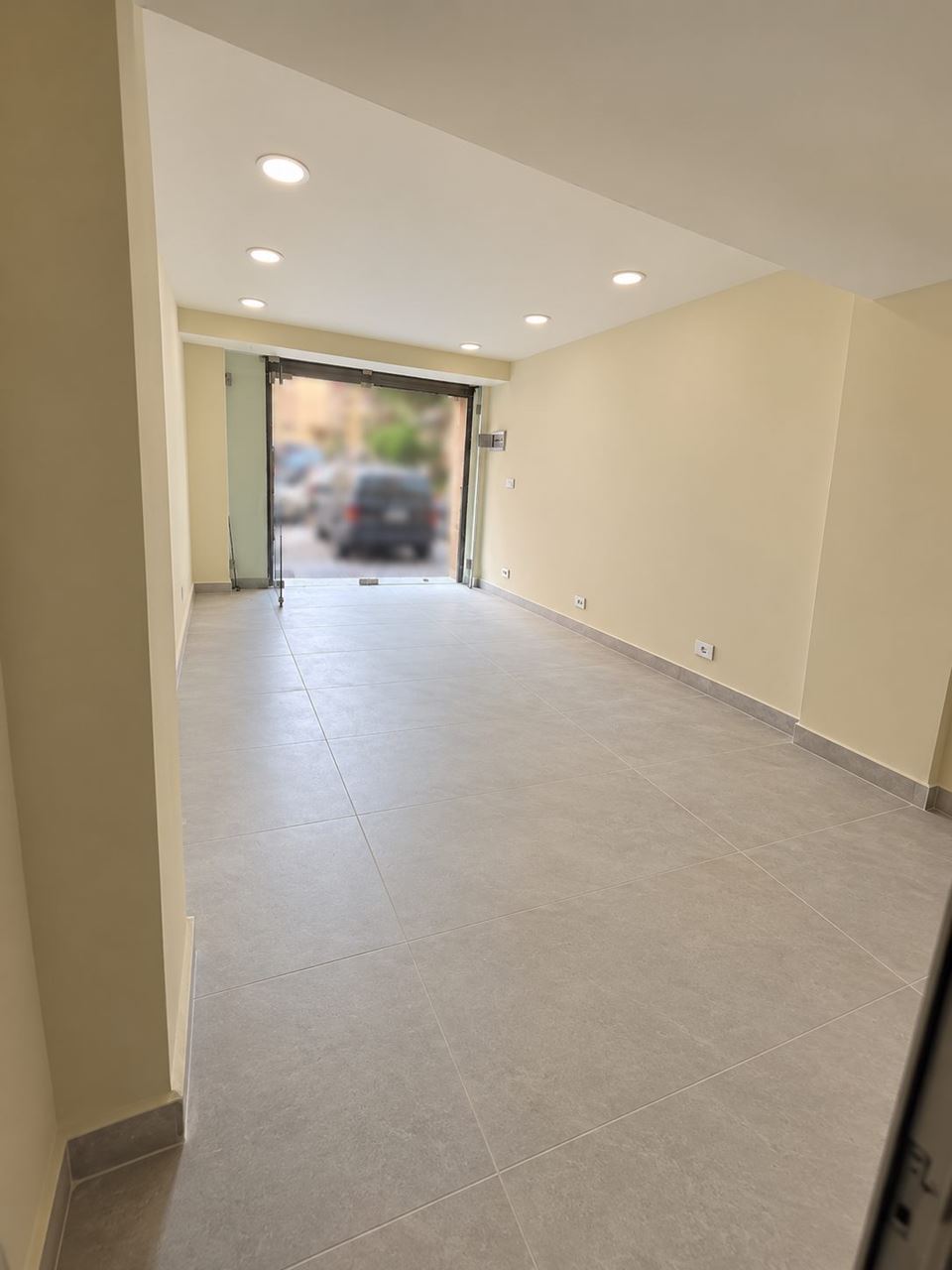 Store for sale in Ain el remaneh, Baabda