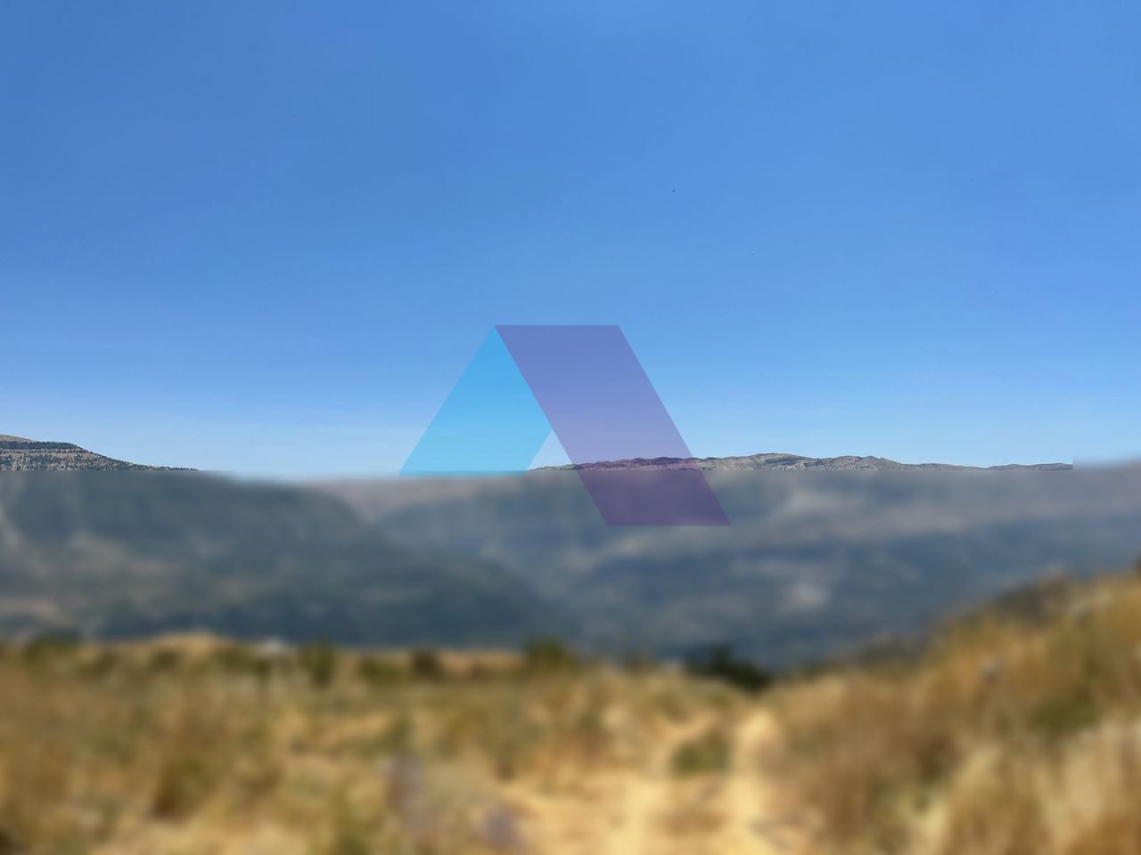 أرض بإطلالة على الجبل للبيع في لقلوق، جبيل