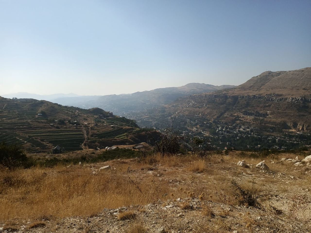 أرض بإطلالة على الجبل للبيع في فقرة، كسروان