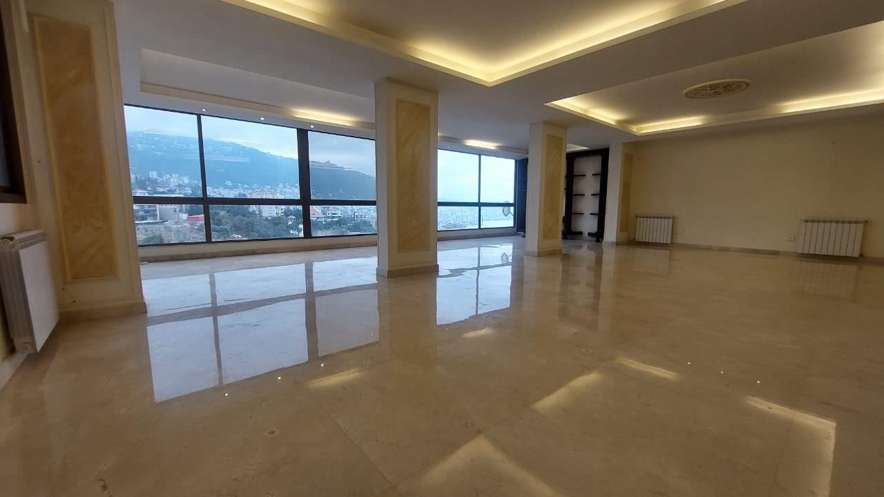 شقة بإطلالة على البحر للبيع في ادما، كسروان
