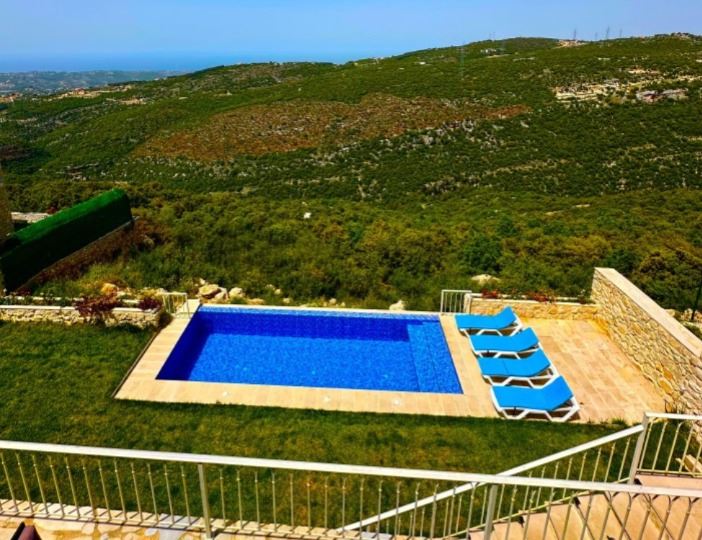 Villa with a pool for sale in Chebtine, Batroun