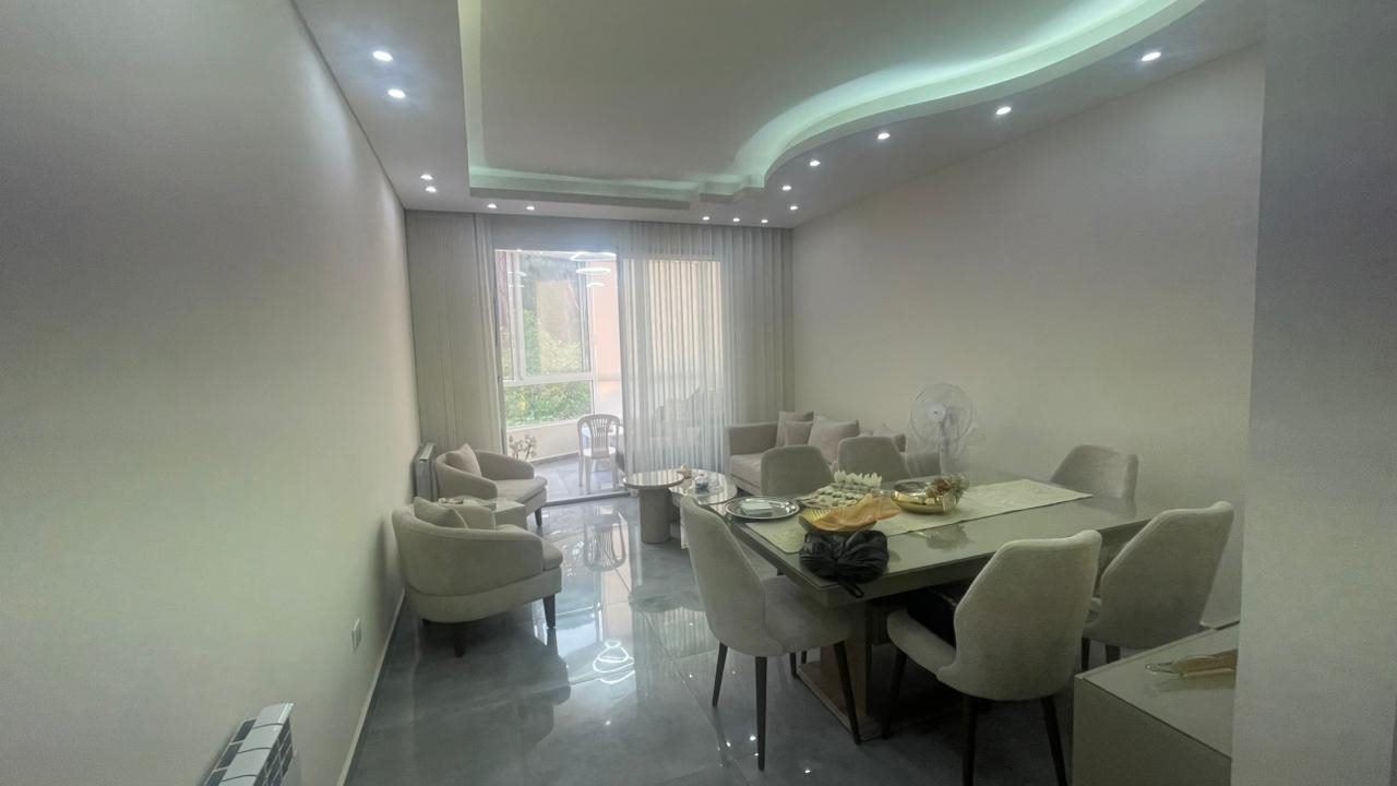 شقة للبيع في بعبدات، المتن