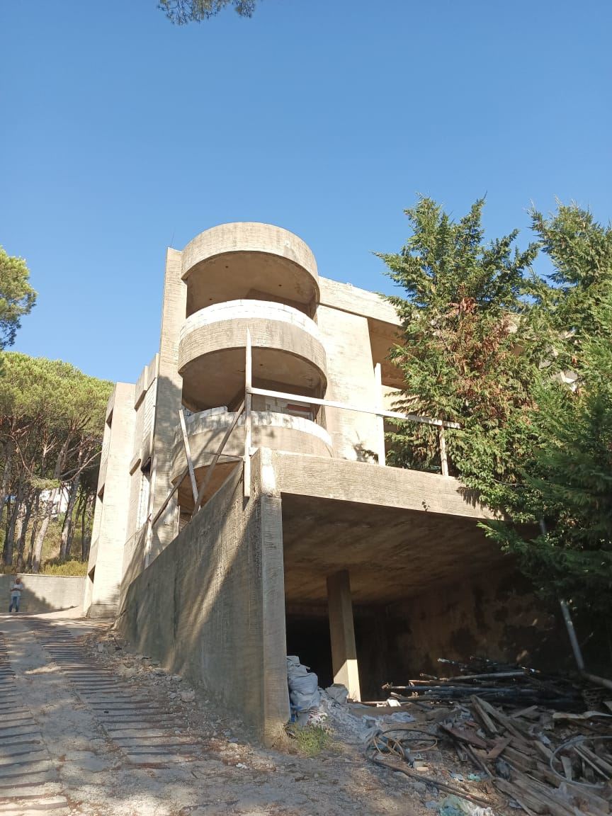 Villa with a pool for sale in Baabdat, Metn