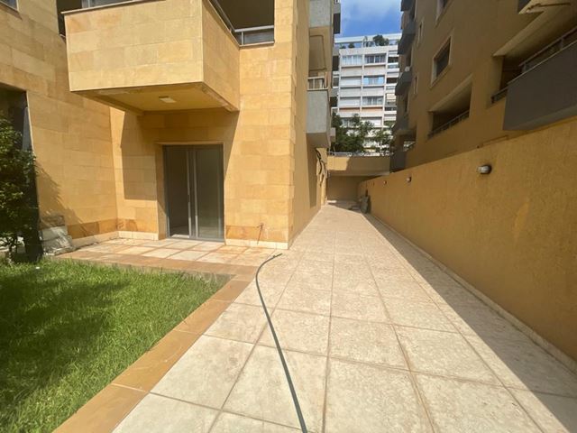 Apartment with a terrace for sale in Hazmieh, Baabda - photo 2