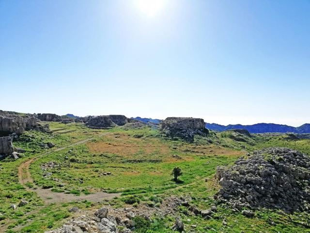 أرض بإطلالة على الجبل للبيع في لقلوق، جبيل - صورة 2