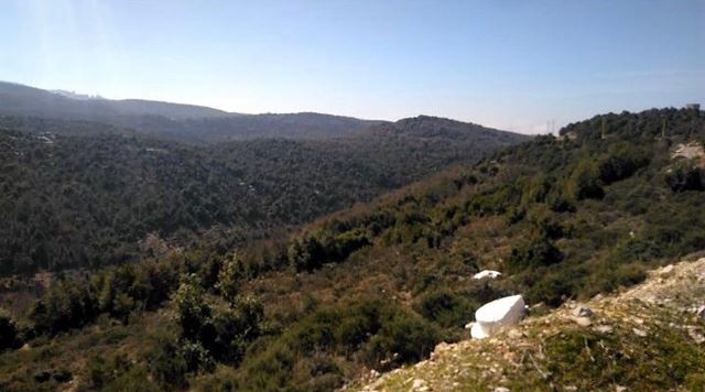 أرض بإطلالة على الجبل للبيع في مشمش، جبيل - صورة 2