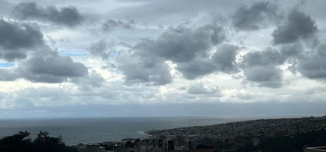 أرض بإطلالة على البحر للبيع في بلاط، جبيل