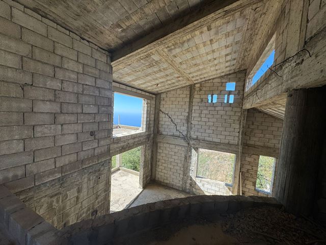 Sea-view villa for sale in Breij, Jbeil - photo 3