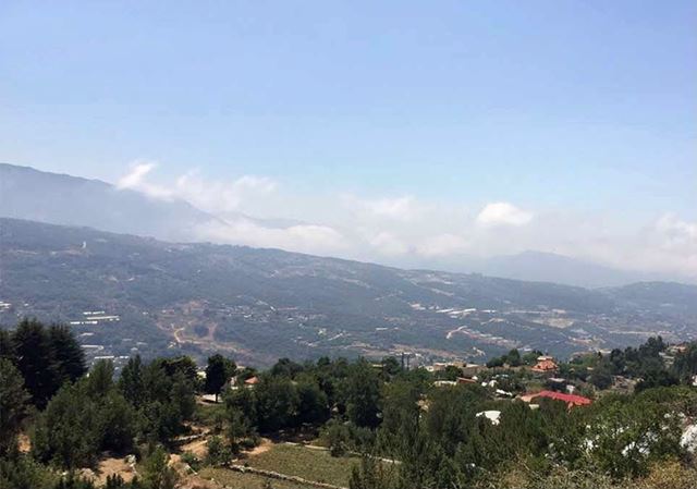 أرض بإطلالة على الجبل للبيع في ترزاية، جبيل
