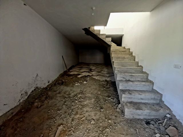 Store with a garden for sale in Batroun - photo 3