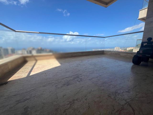 شقة مع تراس للبيع في جبيل - صورة 2