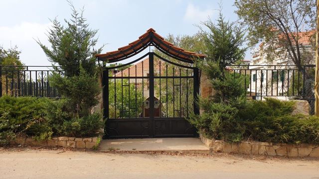 Sea-view villa for rent in Bet Mery, Metn - photo 2