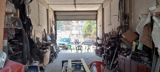 مستودع بإطلالة على الجبل للبيع في جديده، المتن