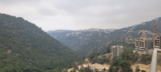 Apartment with a mountain view for sale in Zikrit, Metn - photo 3