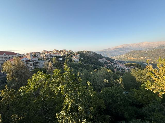 أرض بإطلالة على الجبل للإيجار في ضهور شوير، المتن