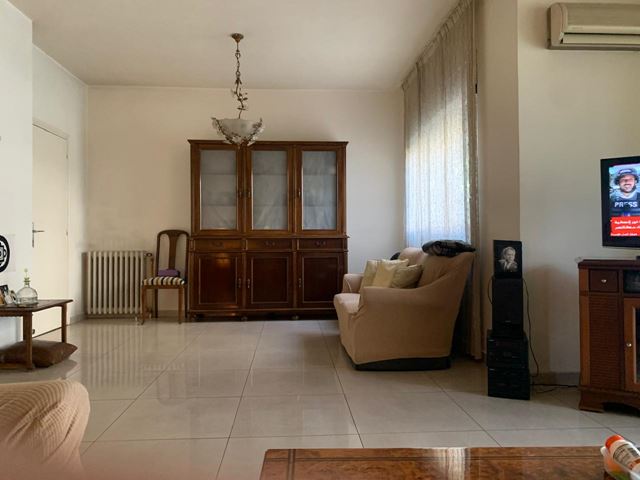 Apartment with a terrace for sale in Msaytbeh, Beirut - photo 2
