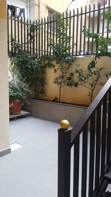 Apartment with a terrace for sale in Achrafieh, Beirut - photo 2