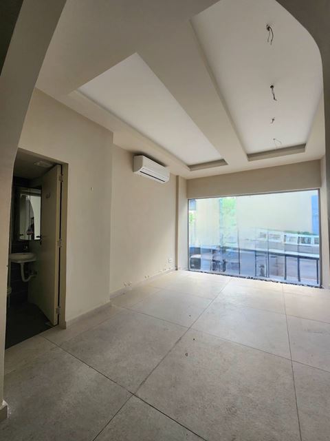Store for rent in Badaro, Beirut - photo 2