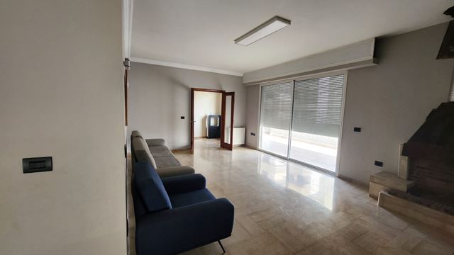Apartment with a terrace for rent in Achrafieh, Beirut - photo 2