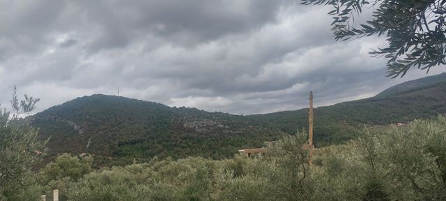 أرض بإطلالة على الجبل للبيع في الكورة - صورة 2