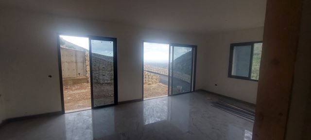 شقة بإطلالة على الجبل للبيع في الكورة - صورة 3