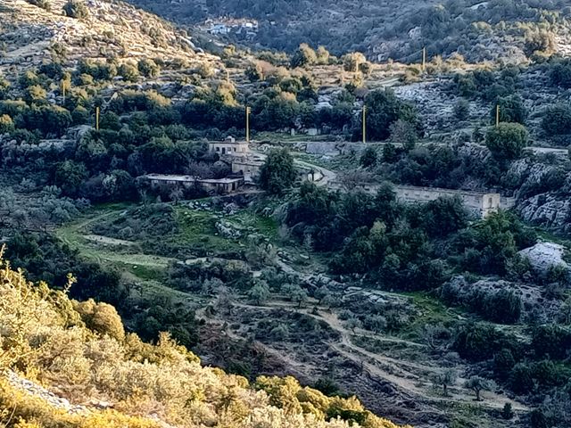 أرض بإطلالة على الجبل للبيع في اسيا، البترون