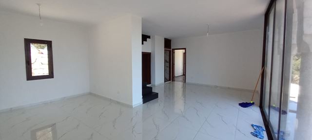 Sea-view villa for sale in Assia, Batroun - photo 2