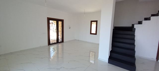 Sea-view villa for sale in Assia, Batroun - photo 3