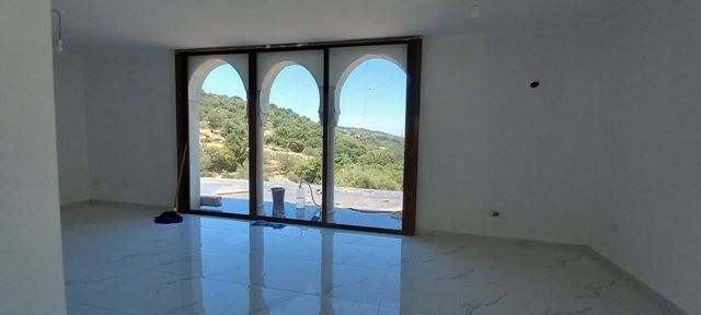 Sea-view villa for sale in Assia, Batroun