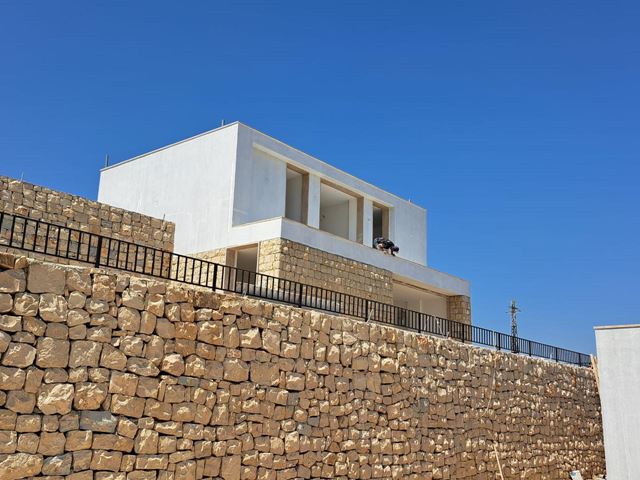 Villa with a pool for sale in Batroun - photo 2