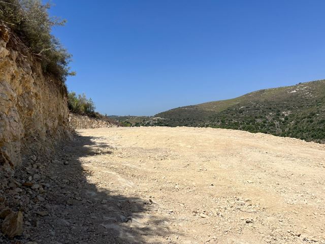 Land with a mountain view for sale in Batroun - photo 2