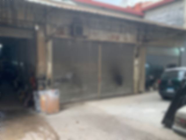 متجر للبيع في جديده، المتن