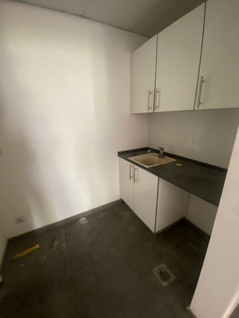 Office with a terrace for rent in Hamra, Beirut - photo 2