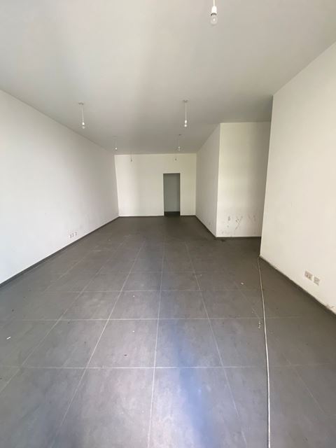 Office with a terrace for rent in Hamra, Beirut - photo 3