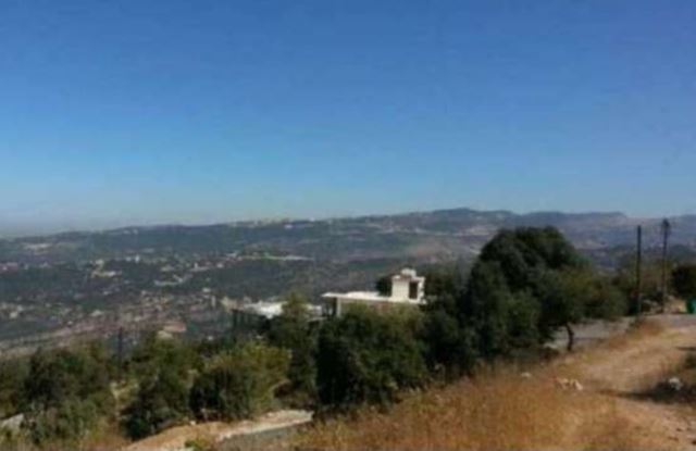 Land with a mountain view for sale in Ghbale, Keserwan - photo 2