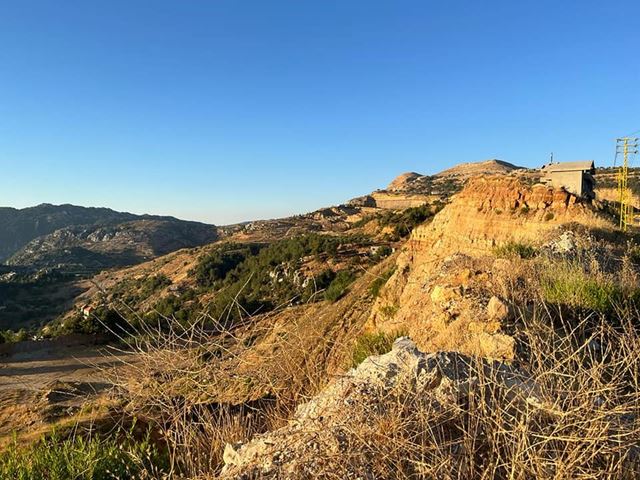 أرض بإطلالة على الجبل للبيع في ميروبا، كسروان - صورة 2