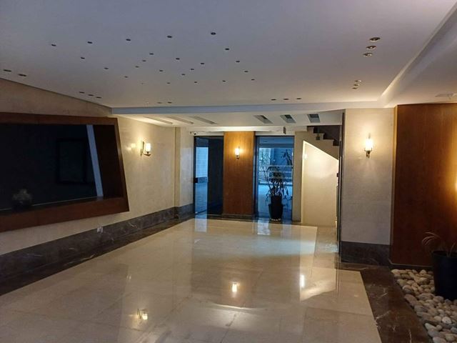 Sea-view apartment for sale in Achrafieh, Beirut - photo 2