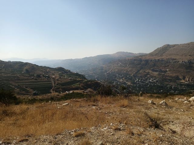 أرض بإطلالة على الجبل للبيع في فقرة، كسروان
