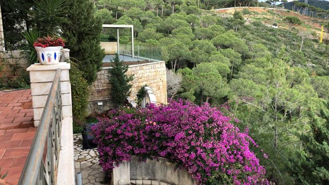 Villa with a terrace for sale in Monteverde, Metn - photo 2
