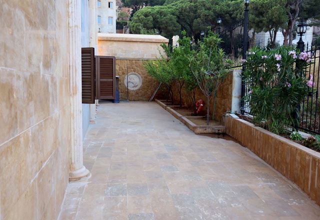 Building with a pool for rent in Bet Mery, Metn - photo 2