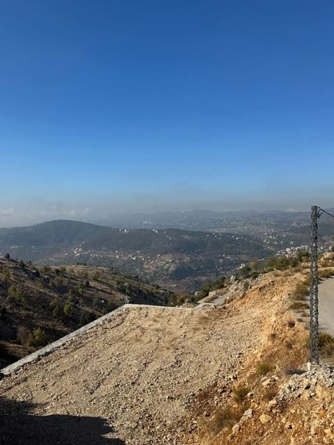 أرض بإطلالة على الجبل للبيع في الزعرور، المتن - صورة 2