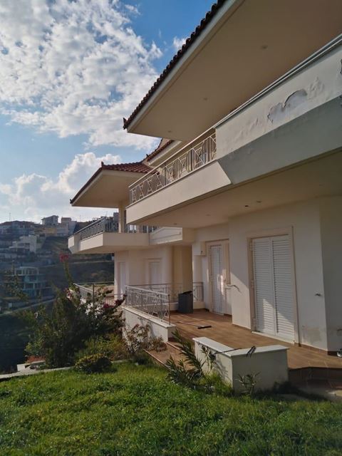 House with a terrace for sale in Athens - photo 2
