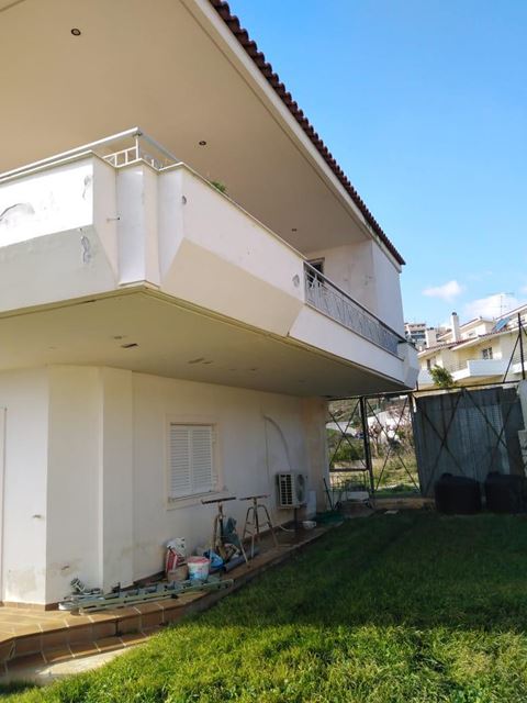 House with a terrace for sale in Athens - photo 3