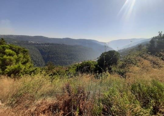 أرض بإطلالة على الجبل للبيع في برمانا، المتن