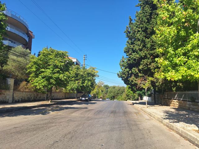 Land with a mountain view for sale in Broumana, Metn - photo 2