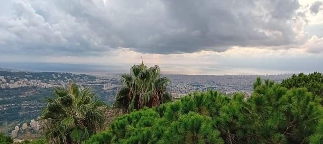 أرض بإطلالة على البحر للبيع في بيت مري، المتن
