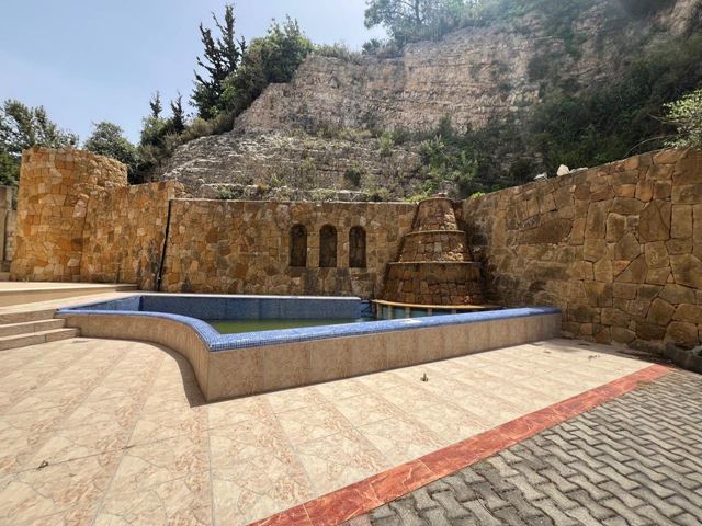 Sea-view castle for sale in Blat, Jbeil - photo 2