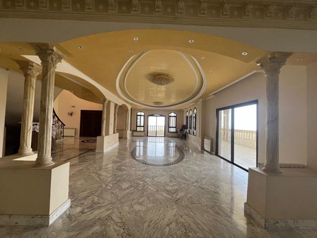 Sea-view castle for sale in Blat, Jbeil - photo 3