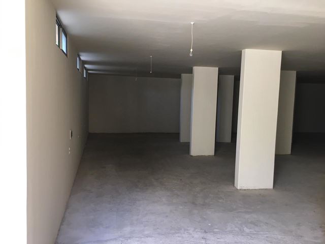 Showroom for sale in Zalka, Metn